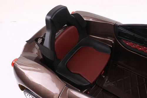Автомобиль Aston Martin FLSeat YHF3913 Коричневый краска Автомобиль Aston Martin FLSeat YHF3913 Коричневый краска