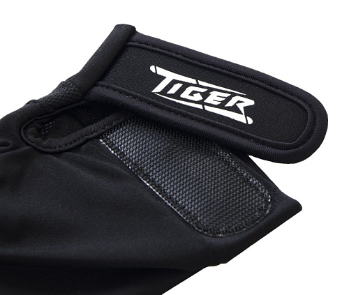 Перчатка бильярдная "Tiger-X" (черная) L Перчатка бильярдная "Tiger-X" (черная) L